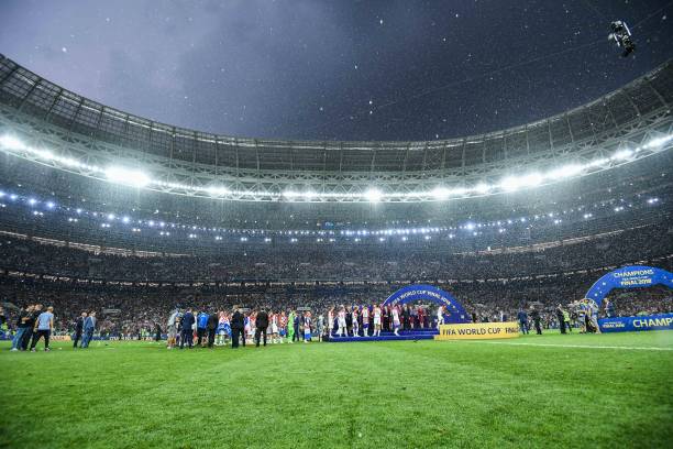 通过中场的 通过中场的